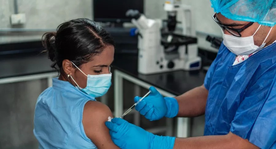 Imagen de vacuna que ilustra nota; Gobierno Nacional promete que colombianos serán vacunados este año