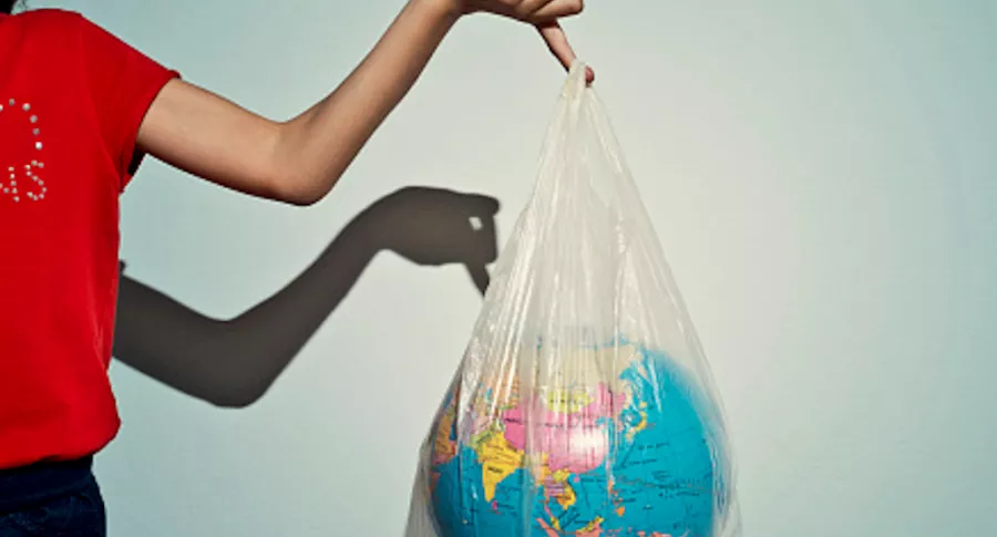 Colombianos crean bolsas ‘plásticas’ ecológicas a base de yuca.