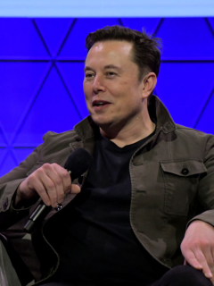Foto de Elon Musk ilustra nota sobre que cofundador de Neuralink quiere construir un parque jurásico