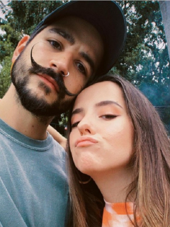 Selfis de Camilo Echeverry y Evaluna Montaner ilustran nota sobre historia de Instagram por la que algunos creen que la cantante y actriz está embarazada.