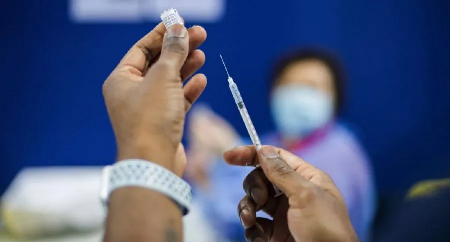 Varios países siguen tomando medidas que restringen la aplicación de las vacunas de AstraZeneca para determinados pacientes.