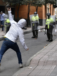 Protesta en Bogotá ilustra nota sobre petición a la Corte Constitucional para regular protesta