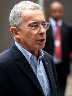 Álvaro Uribe Vélez ilustra nota sobre que aceptaron a ex de Monsalve como víctima en caso del expresidente