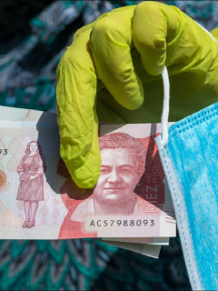 Imagen de unos billetes colombianos, que ilustran información sobre reforma tributaria e Ingreso Solidario