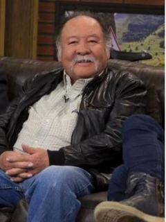 Cerdo Molina y Carlos Vives, quien ayudó al popular personaje a aparecer en la televisión