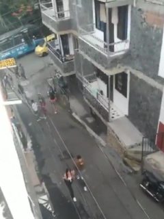 Medellín: 30 jóvenes violaron toque de queda y se citaron para pelear