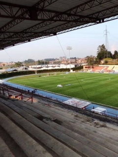 Pancarta de Águilas Doradas que no mostró Win Sports. Imagen de referencia de estadio de Rionegro.