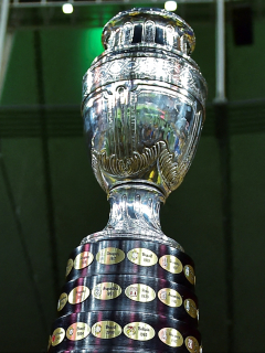 Copa América, confirmada en Colombia y Argentina gracias a vacunas de Sinovac. Imagen del trofeo de la Copa América.