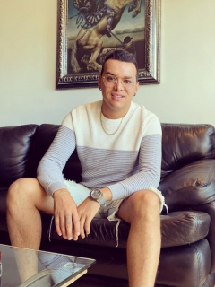 Foto d Yeison Jiménez, a propósito de sus negocios.