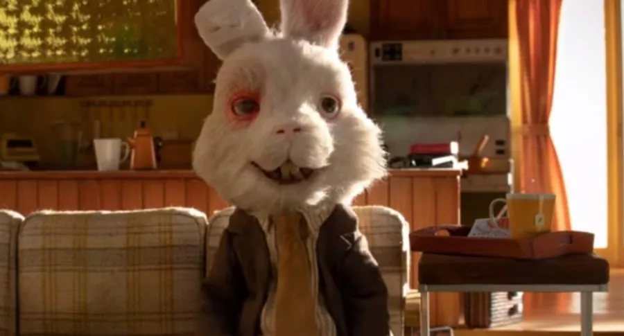 Captura de pantalla de cortometraje Save Ralph, ilustra nota de Fuerte cortometraje evidencia crueldad con conejos por empresas de cosméticos