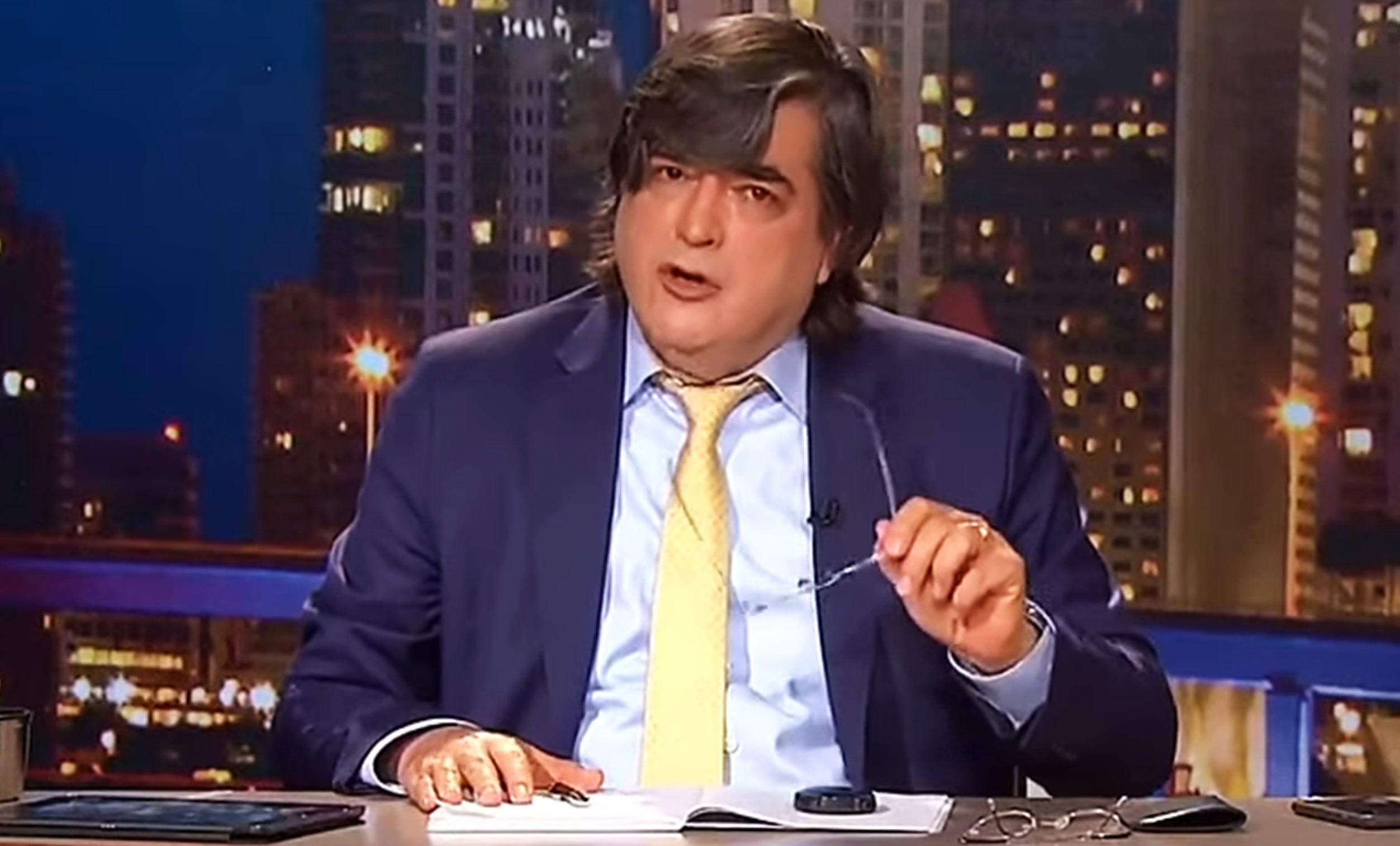 Ver programa de Jaime Bayly en Colombia, cabal Cosmovisión. Imagen del periodista peruano.