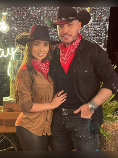 Foto de Paola Jara y Jessi Uribe, a propósito de presentación en los Latin AMAs