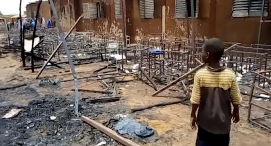 Mueren al menos 25 niños en un incendio en una escuela primaria en Níger