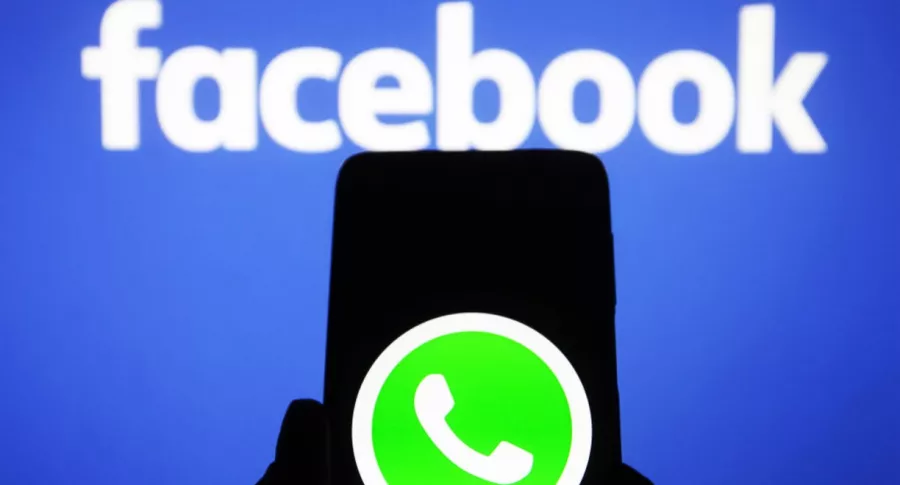 Logos de WhatsApp y Facebook, ilustran nota de WhatsApp: nueva política de privacidad relacionada con Facebook sería ilegal