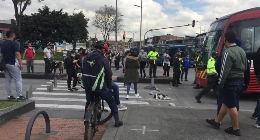 Protesta en la avenida Primero de Mayo con carrera 30, por cierres en Bogotá