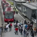 Manifestaciones en Tranmilenio ilustra nota sobre cierres en Portal 80, de Bogotá