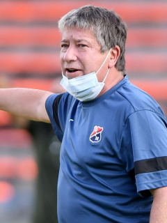 Bolillo Gómez, quien culpó a futbolistas del Medellín de hacer fiesta que produjo casos de COVID-19 en el equipo