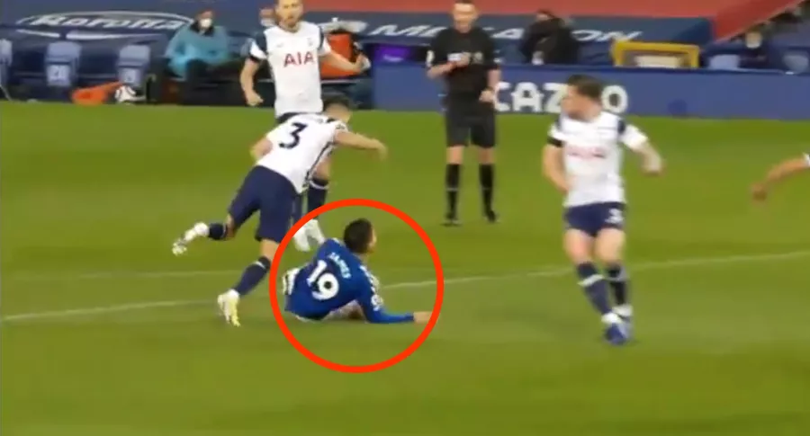 Penalti sobre James Rodríguez en Everton-Tottenham, por Liga Premier.