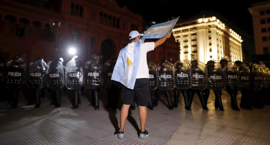 Protestas en Buenos Aires contra nuevas restricciones sanitarias contra el covid