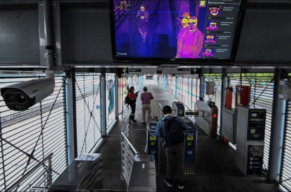 Imagen de una estación de Transmilenio, sistema de transporte para el que no aplicará el pico y cédula en Bogotá