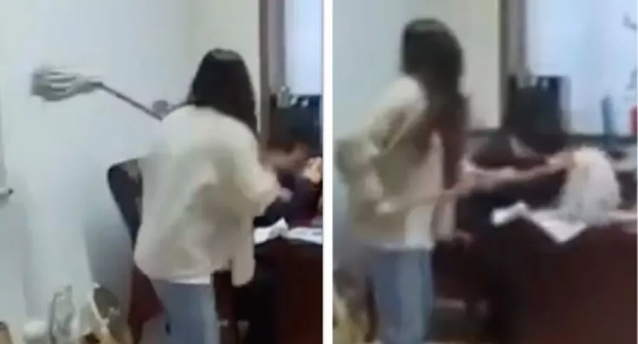 Una trabajadora en China golpeó a su jefe con un trapero porque este la acosaba a través de mensajes de texto inapropiados. 