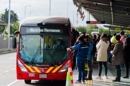 Portal de Transmilenio de Bogotá ilustra nota sobre operación que tendrá el sistema durante toque de queda y cuarentena 