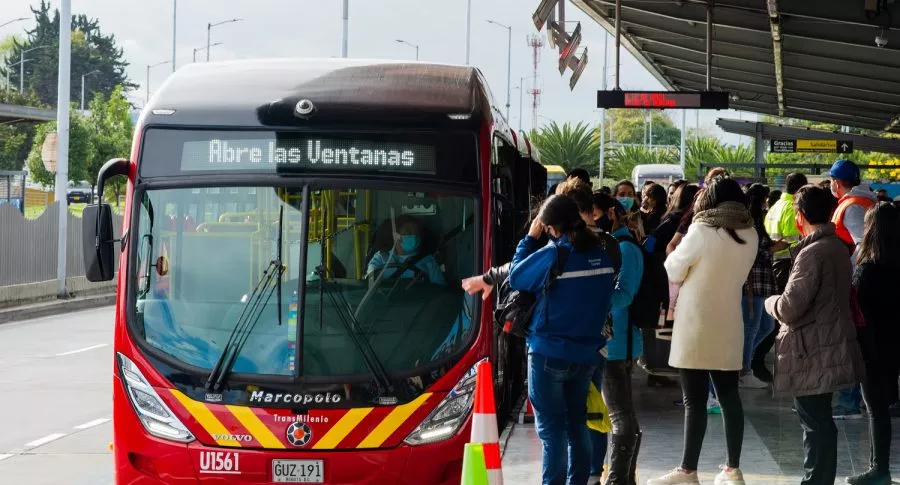 Portal de Transmilenio de Bogotá ilustra nota sobre operación que tendrá el sistema durante toque de queda y cuarentena 