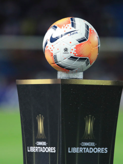 Foto de un balón ilustra nota sobre los premios de la Copa Libertadores de América