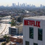 Acciones de Netflix se desploman 10 % por incumplir metas de suscriptores, pero ganó plata