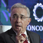 Álvaro Uribe versus Juan Manuel Santos: carreras, especializaciones y más