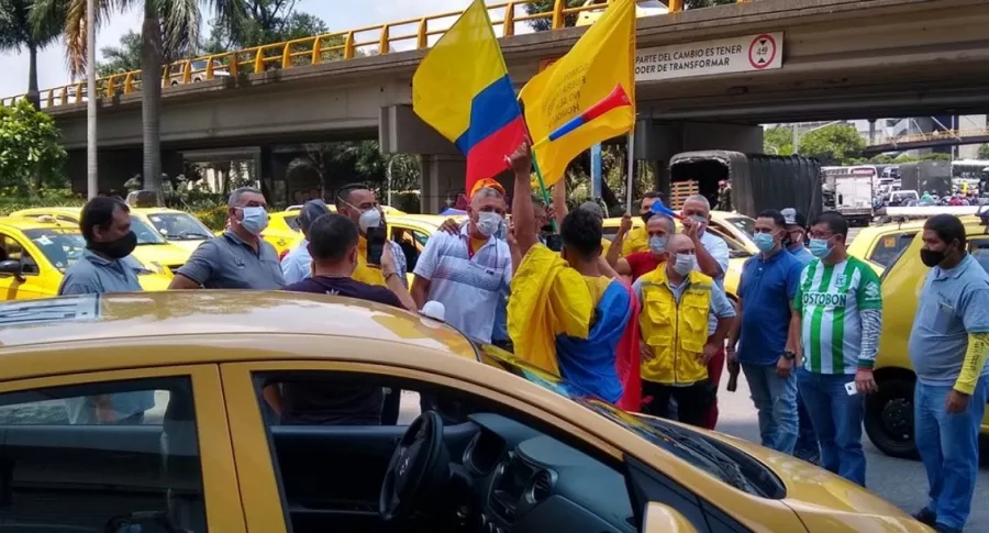 Imagen de taxistas que protestaron en Medellín contra el transporte de aplicaciones 