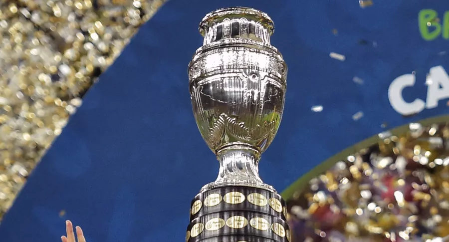 Copa América tendría toques de queda en Colombia como medida de control. Imagen de referencia del trofeo.