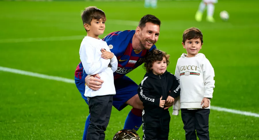 Foto de Lionel Messi y sus hijos ilustra nota sobre las travesuras de Mateo Messi