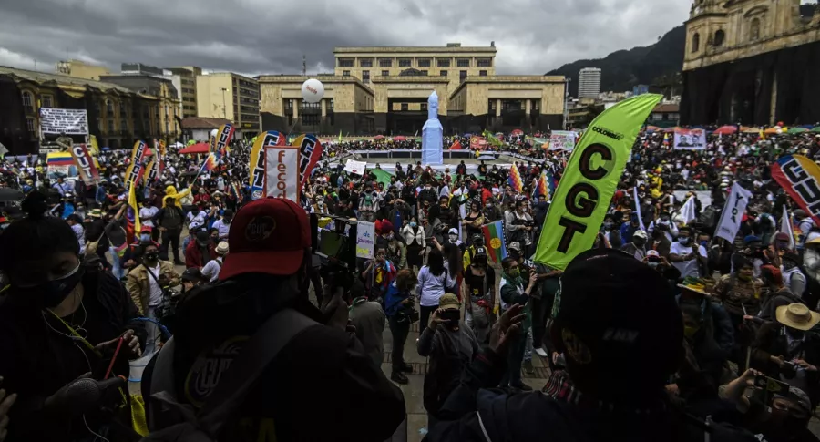 Imagen de manifestación en la Plaza de Bolívar en Bogotá ilustra artículo Coronavirus: piden cancelar marchas y protestas de este miércoles en Bogotá