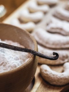 Foto de la vaina de vainilla ilustra nota sobre cómo preparar un postre de vainilla