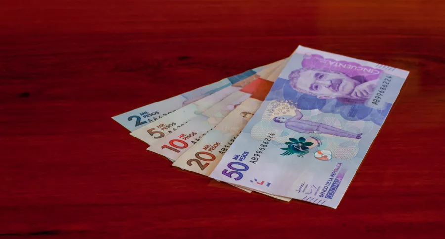 Foto de pesos ilustra nota sobre salario mínimo en Colombia