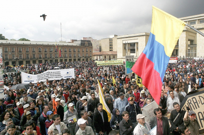 Imagen de protestas en la Plaza de Bolívar de Bogotá ilustra artículo Paro nacional 28 abril: por COVID-19 sindicatos prometen no aglomeraciones