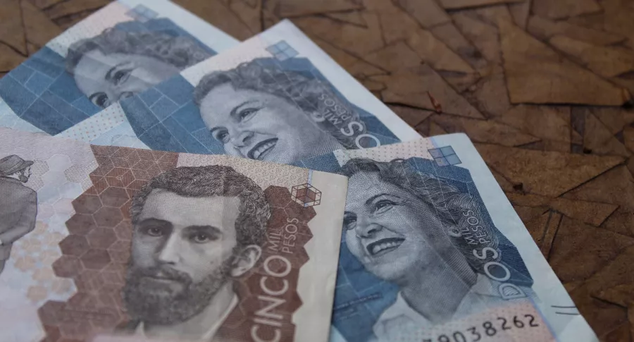 Imagen de dinero colombiano que ilustra la denuncia contra los bancos en época de pandemia 
