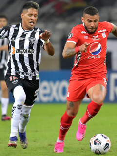 Foto de América de Cali vs. Atlético Mineiro ilustra nota sobre el valor de sus plantillas