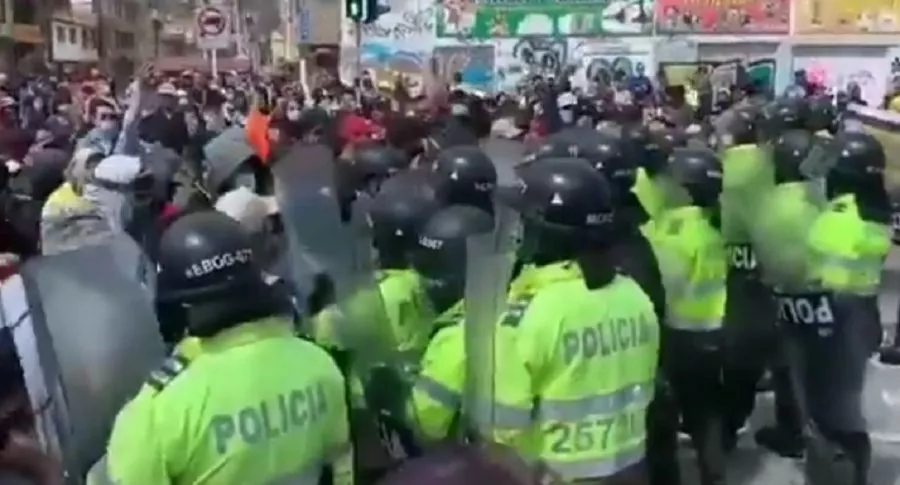 Enfrentamientos en Suba (Bogotá) entre manifestantes del paro nacional, Policía y Esmad