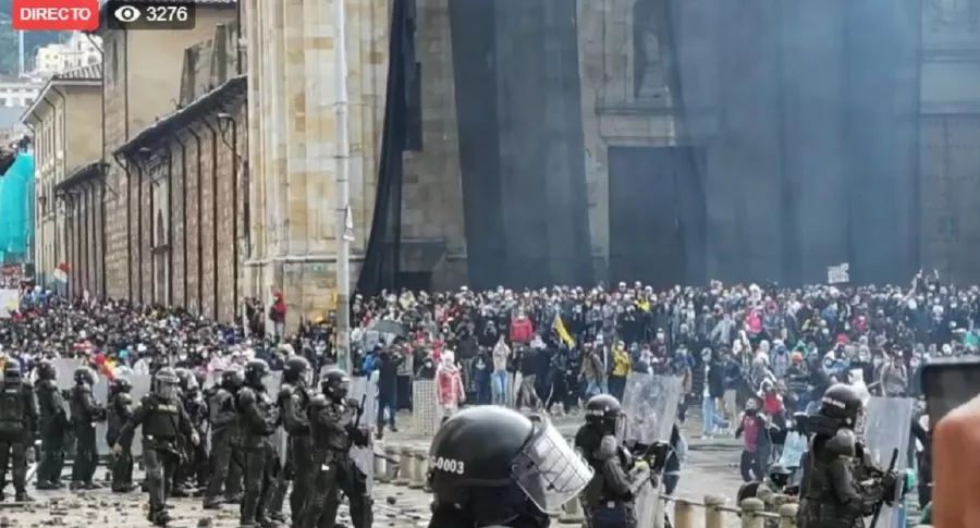 Imágenes de las manifestaciones en la Plaza de Bolívar y del choque con el Esmad