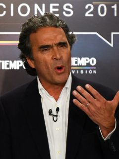 Foto de Sergio Fajardo, a propósito de tuits contradictorios sobre paro nacional