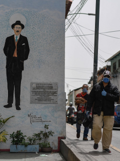 Imagen de José Gregorio Hernández en una calle de Caracas.