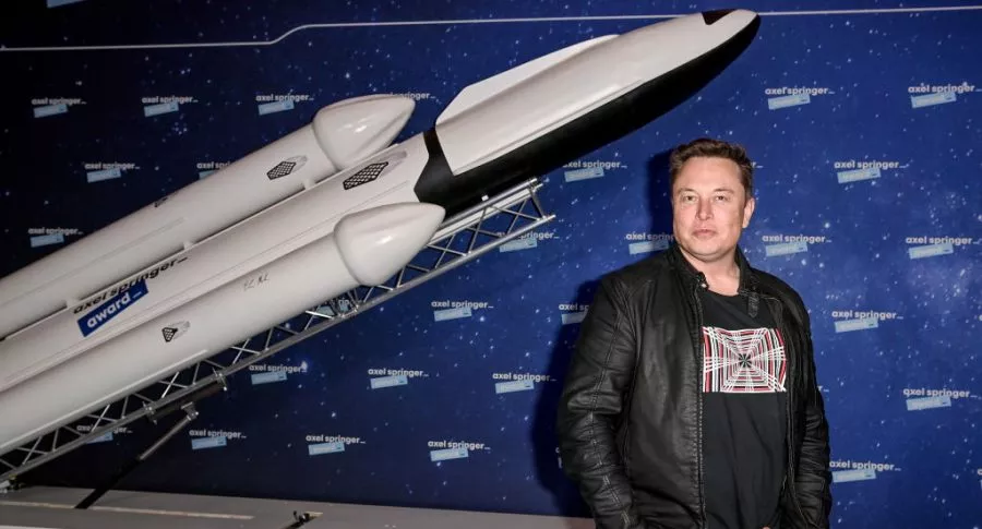 Foto de Elon Musk ilustra nota sobre la influencia de Musk en el bitcóin