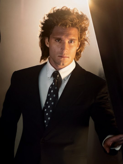 Foto de Diego Boneta en 'Luis Miguel, la serie', a propósito de canciones famosas