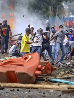 Dos jóvenes futbolistas murieron en medio de una balacera durante las manifestaciones del paro nacional en Cali
