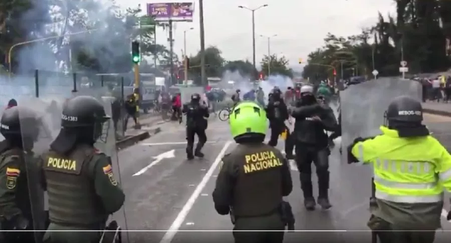 Enfrentamientos en el centro comercial de los hijos de Álvaro Uribe en Bogotá