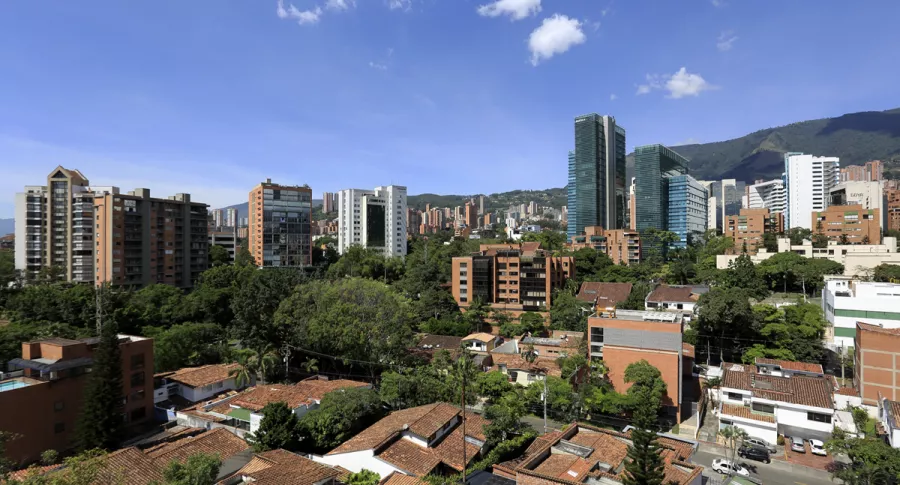 Foto de Medellín ilustra nota sobre toque de queda y más medidas