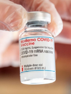 Vial de la vacuna para el COVID-19 de la farmacéutica Moderna.