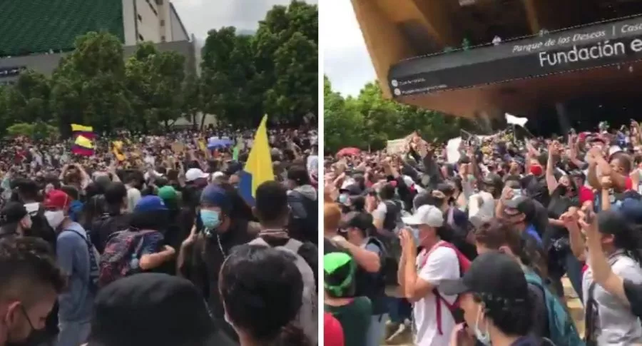 Manifestantes en Medellín homenajeando a Cali por sus protestas en el paro nacional